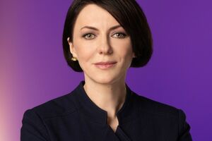 Это комплекс Путина – быть "востребованным самцом". В угоду фюреру создаются мифы о любовницах. Сейчас, накануне выборов, новые слухи, новая якобы пассия