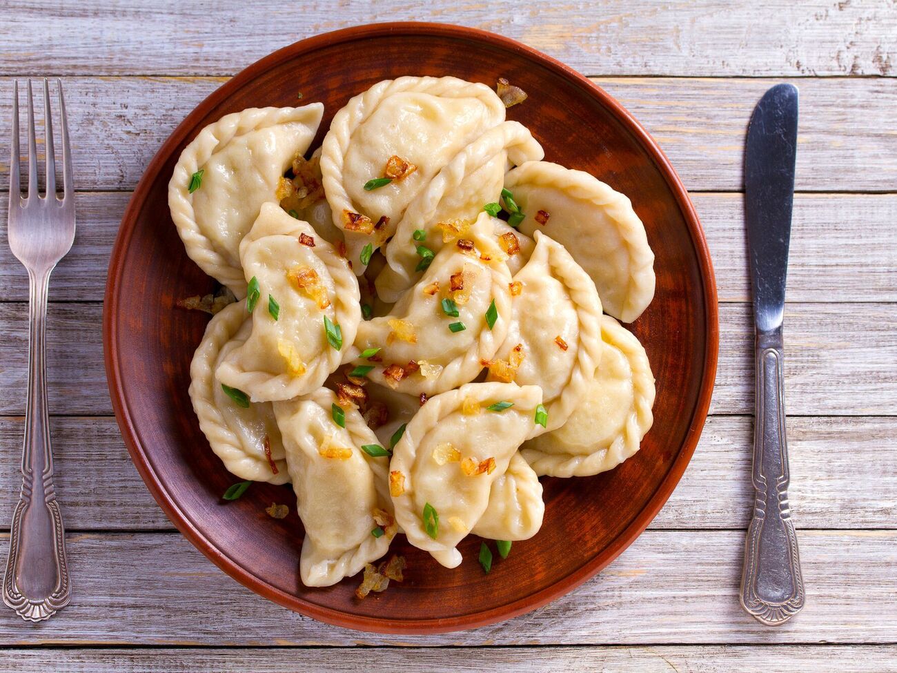 Вареники нужно подавать горячими