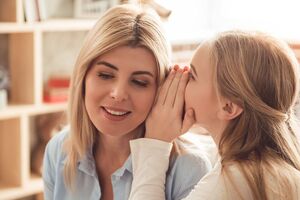 Дівчинка має відчувати, що може довіряти свої почуття батькам