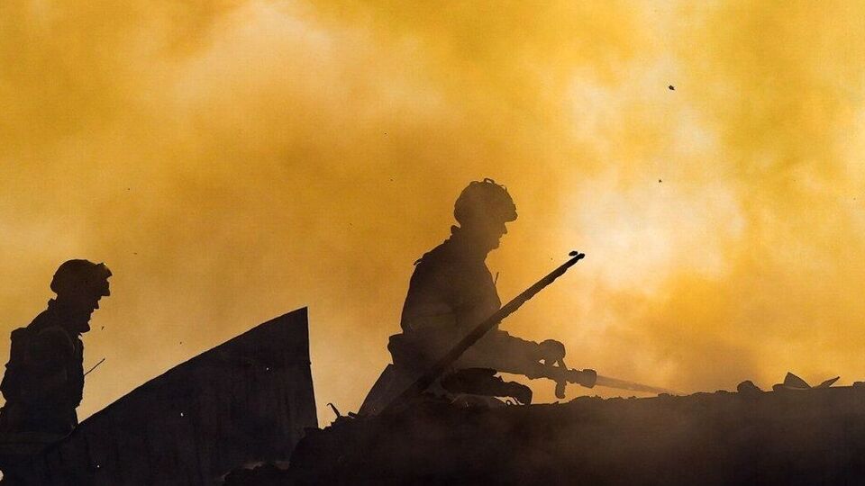 Після удару на підприємстві виникла пожежа