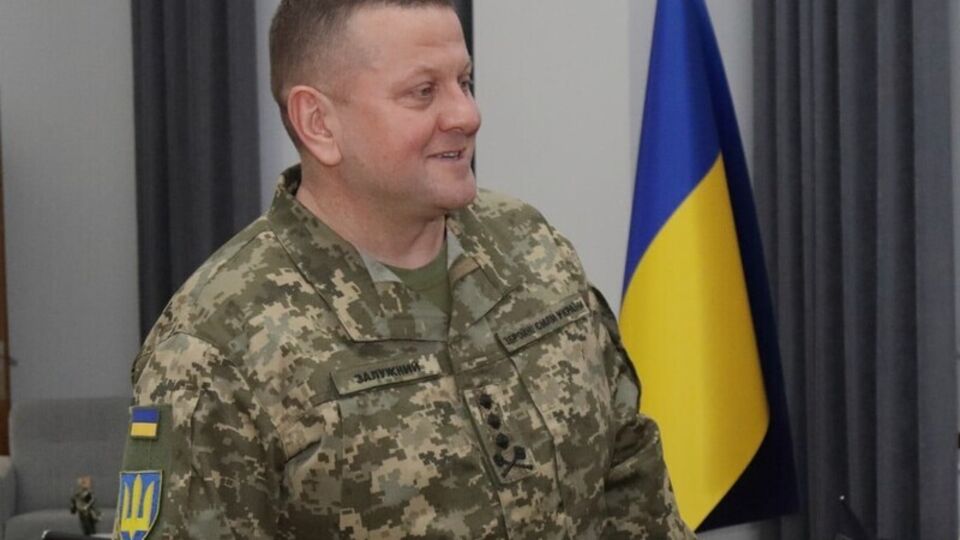 По информации СМИ, после увольнения Залужный был выведен в распоряжение министра обороны