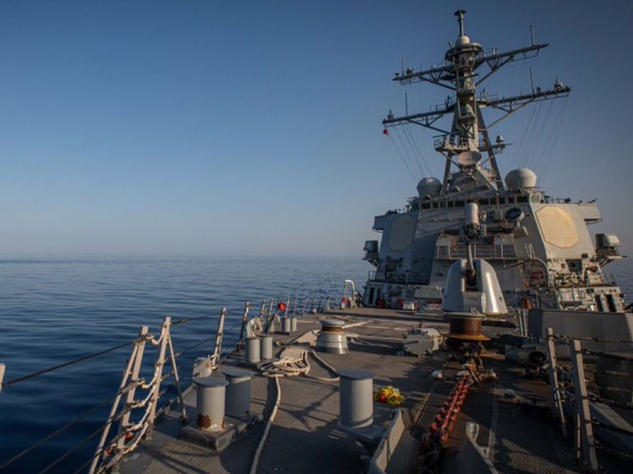 Корабли и самолеты ВМС США и коалиции сбили дроны хуситов, отметили в Центркоме