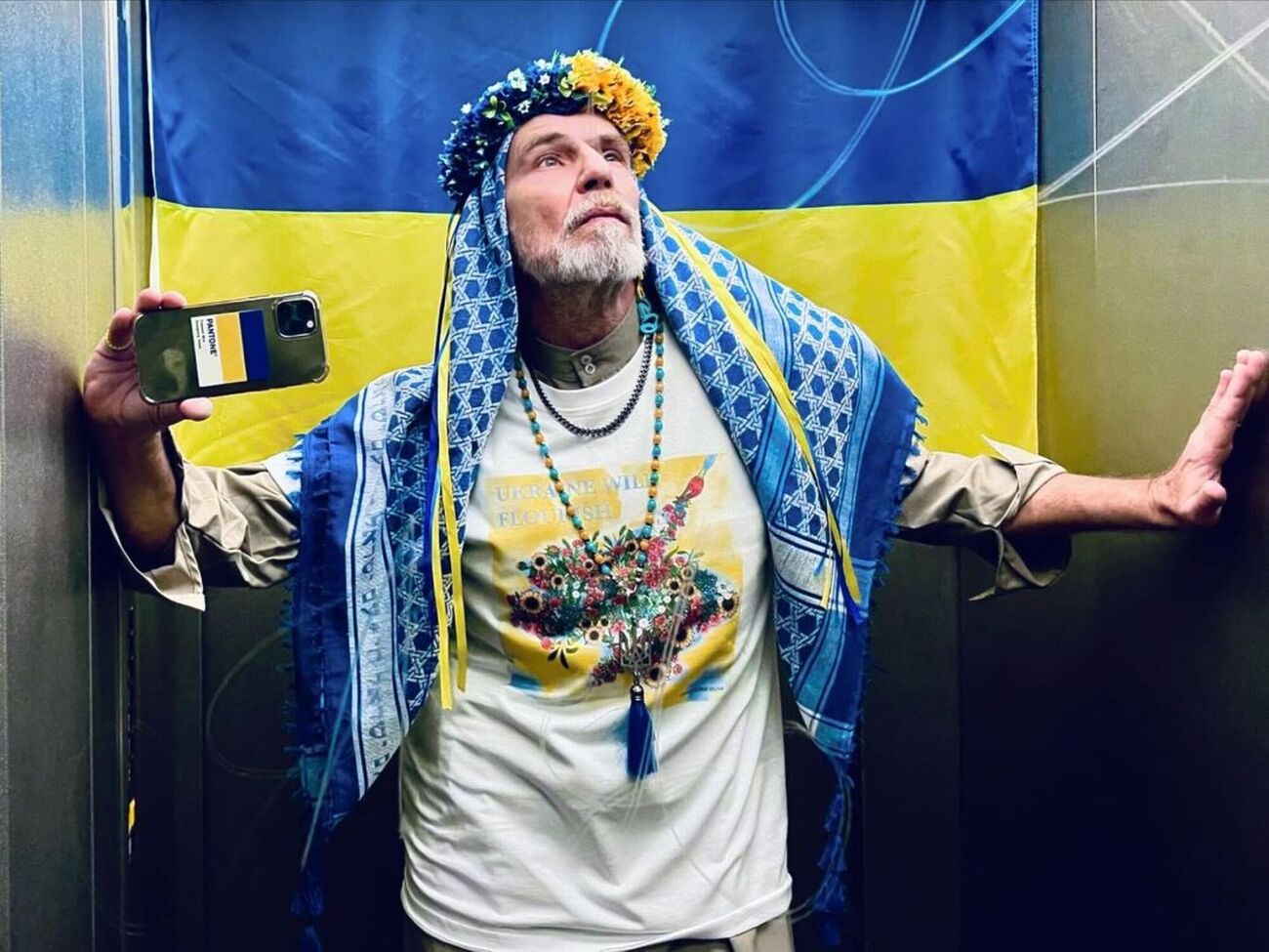 Уайлд каждый день публикует посты в поддержку Украины