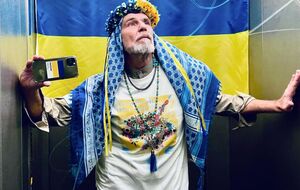 Вайлд щодня публікує пости на підтримку України