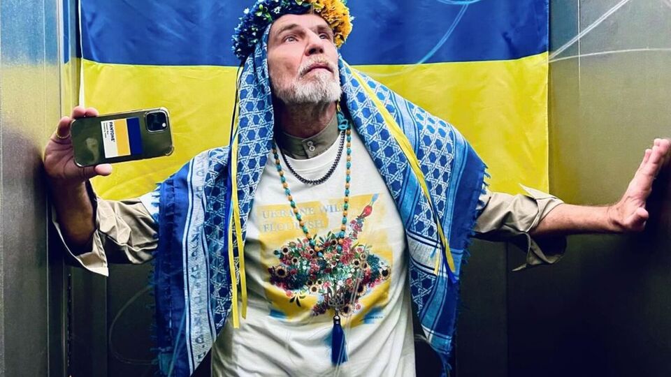 Уайлд каждый день публикует посты в поддержку Украины