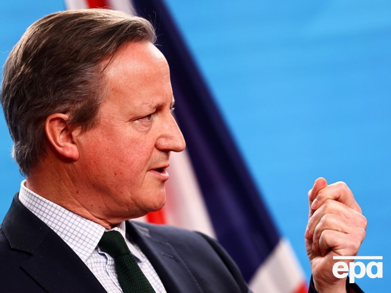 Навчальні місії найкраще проводити за межами України, зазначив Кемерон