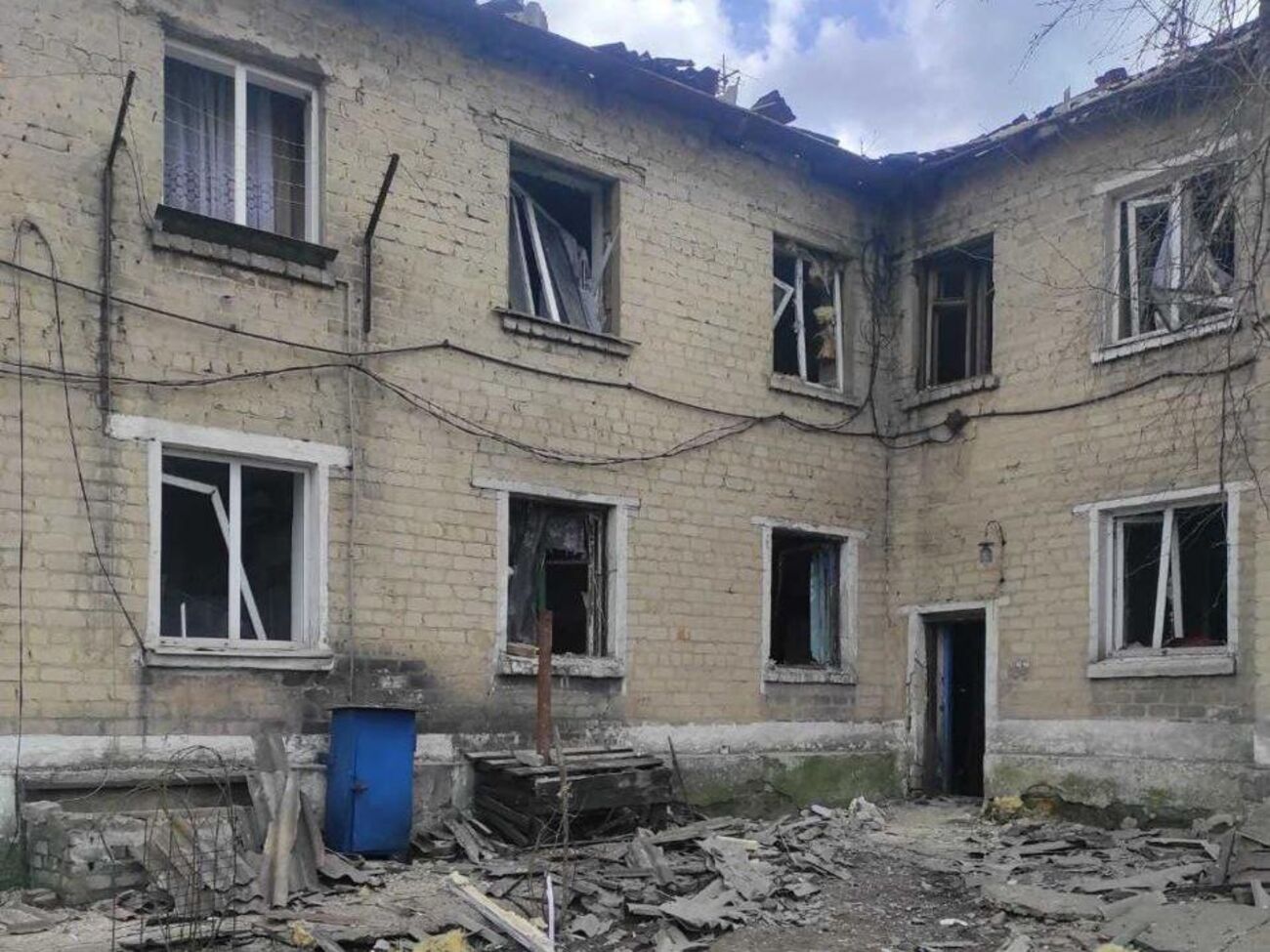 Унаслідок ворожої атаки пошкоджено також адмінбудівлі й цехи заводів