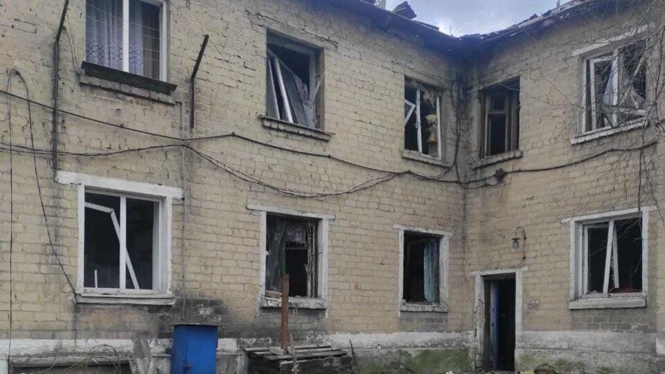 В результате вражеской атаки повреждены также админздания и цеха заводов