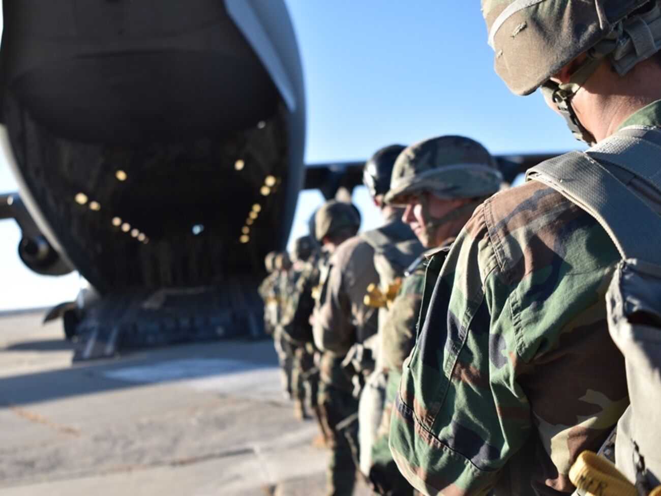 Армейцы планируют парашютные прыжки и боевые стрельбы