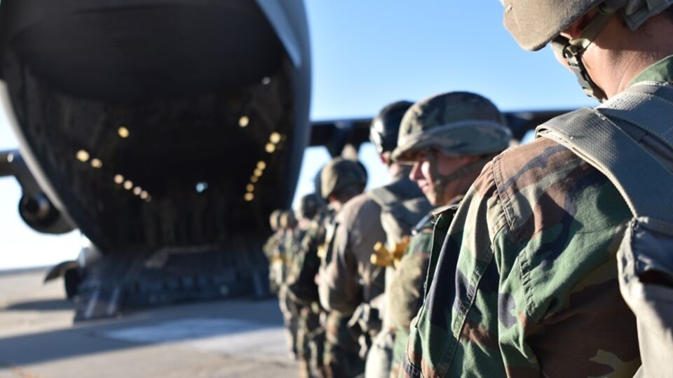 Армейцы планируют парашютные прыжки и боевые стрельбы