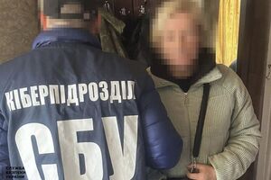 Співробітники СБУ затримали підозрювану у власному будинку