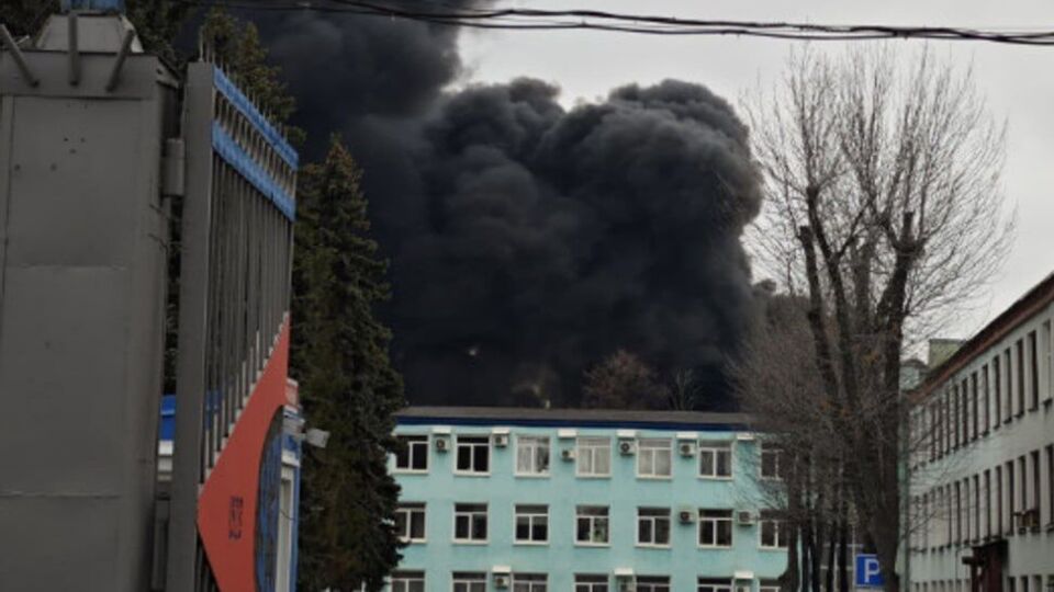 Площадь пожара превысила уже 4 тыс. м²