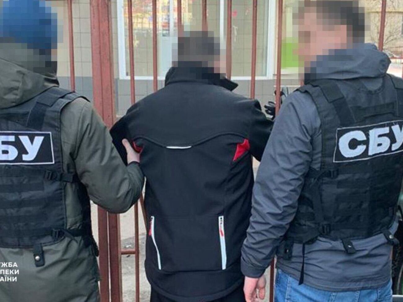 Підозрюваний перебуває під вартою. Йому загрожує довічне ув'язнення