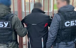 Подозреваемый находится под стражей. Ему грозит пожизненное заключение