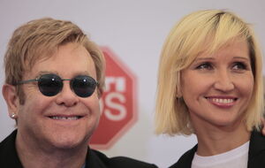 Пилотный проект проводят в сотрудничестве фонды Елены Пинчук и Элтона Джона