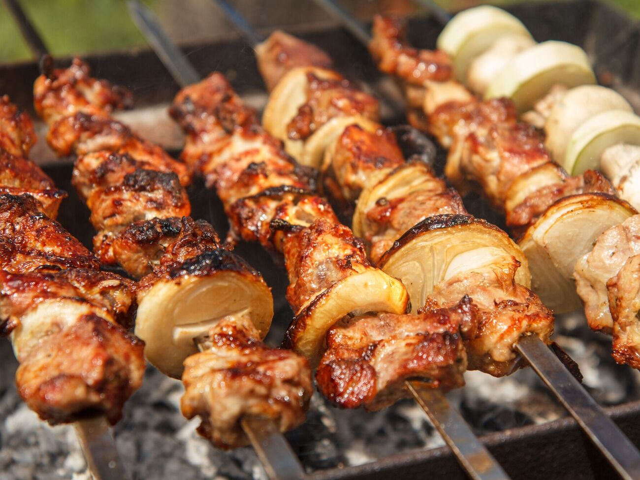 Шашлык нужно мариновать в течение суток