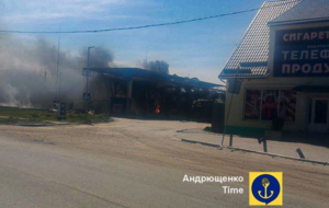 Андрющенко показал последствия прилета по АЗС, где в этот момент заправлялся российский комплекс РЭБ и кадыровцы