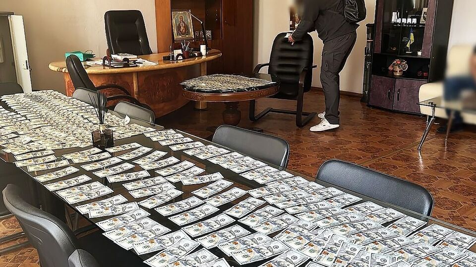 По данным СМИ, взятку передавали в кабинете секретаря горсовета