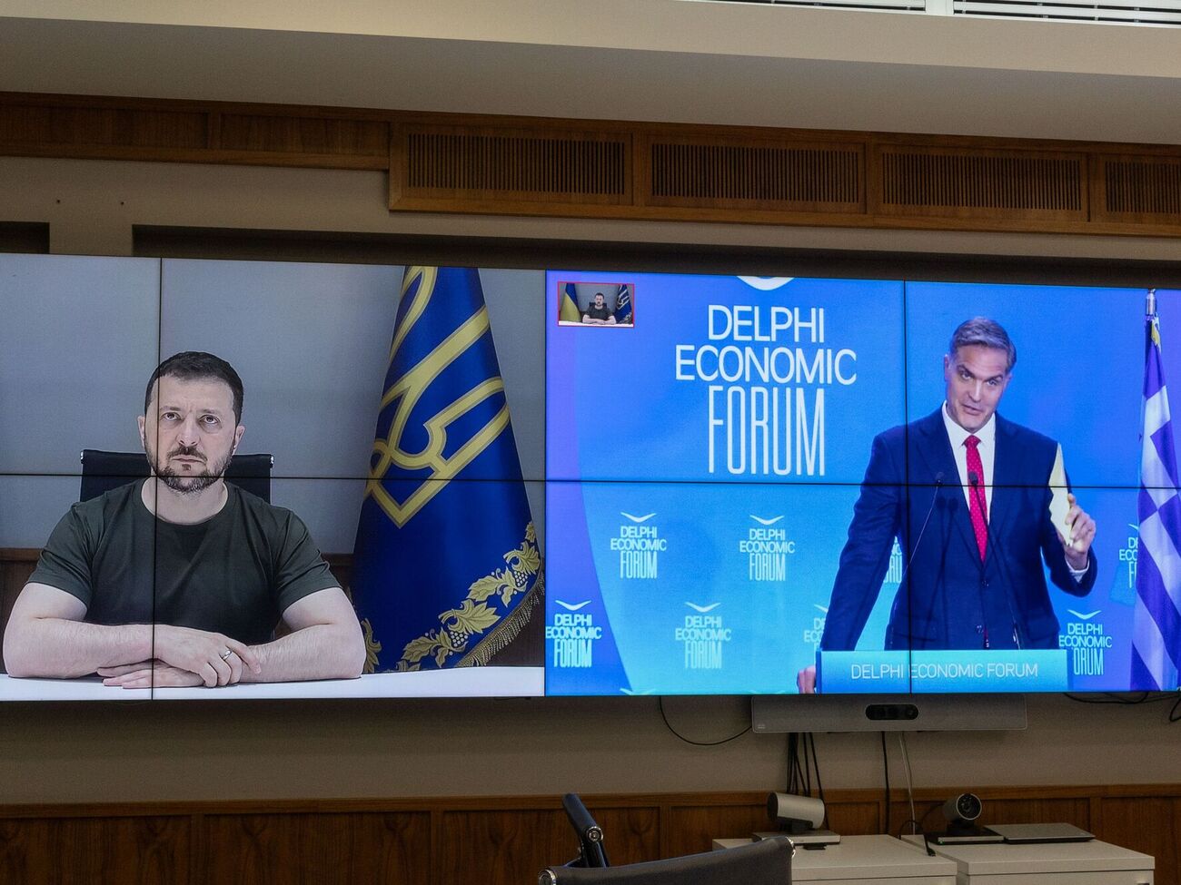 Зеленский заявил о "дефиците решений" в вопросе помощи Украине