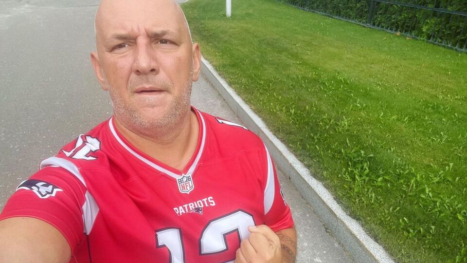 Потап з осені 2023 року живе за кордоном. Як саме він виїхав з України під час воєнного стану, артист не каже