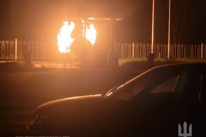 На пошкодженій АЗС в Одеському районі палає пожежа, зазначили сили оборони півдня України