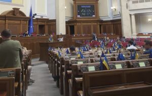 В 21.04 10 апреля Гончаренко отметил, что в зале заседаний Рады осталось 38 нардепов