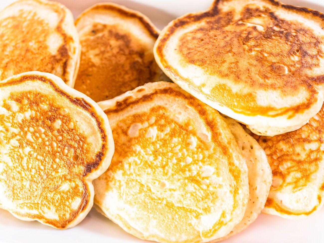 Тесто на оладьи должно постоять в теплом месте около часа