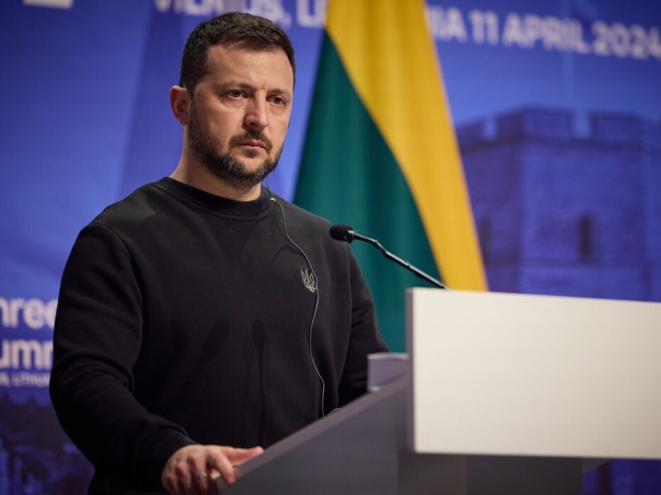 Зеленський зазначив, що Україну постійно обстрілюють