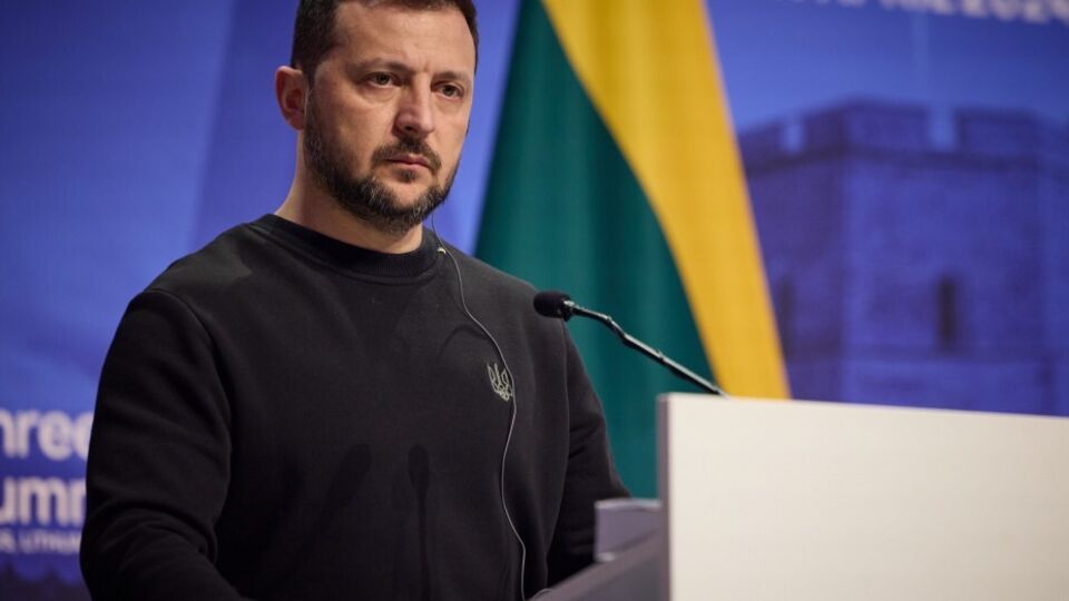 Зеленський зазначив, що Україну постійно обстрілюють