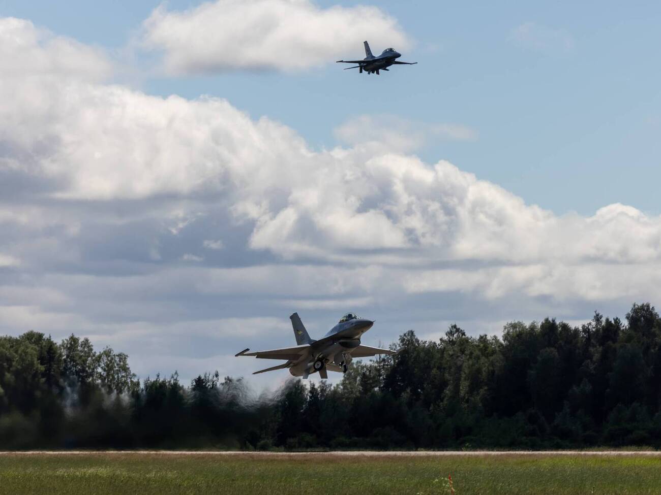 Повністю придатними для польоту є 12 норвезьких винищувачів F-16