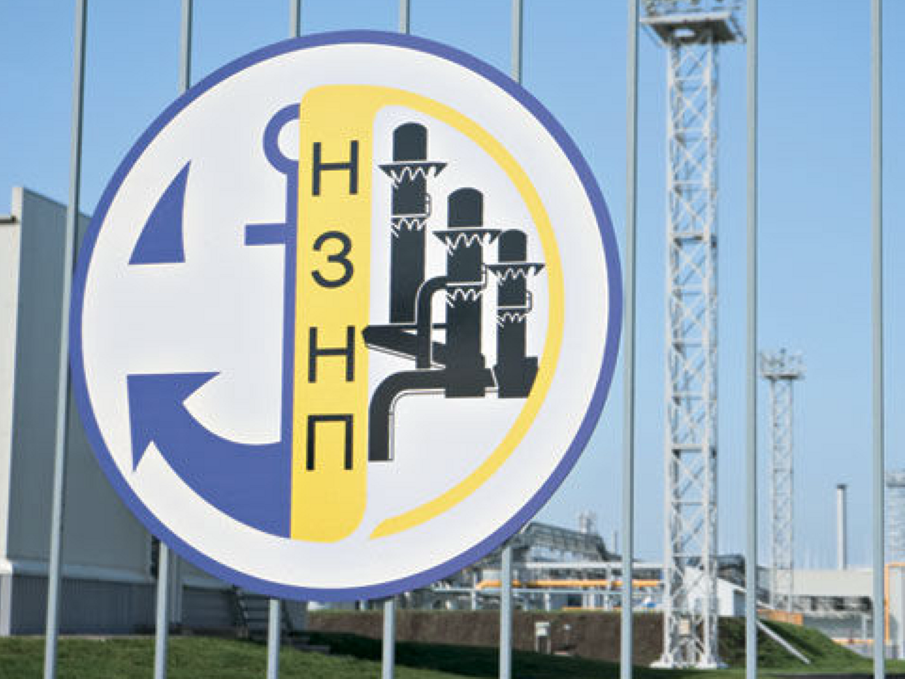 У Новошахтинську, де РФ відбивала атаку дронів, розташований один із НПЗ окупантів
