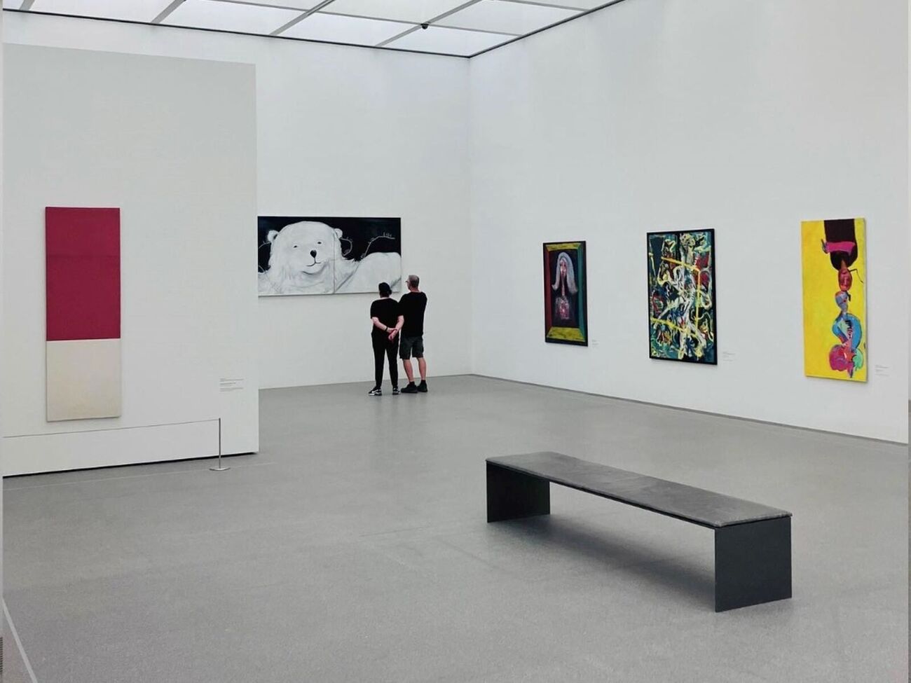 У музеї відмовилися описувати зміст полотна, але наголосили, що "не надійшло жодного позитивного відгуку від відвідувачів галереї про цю картину"