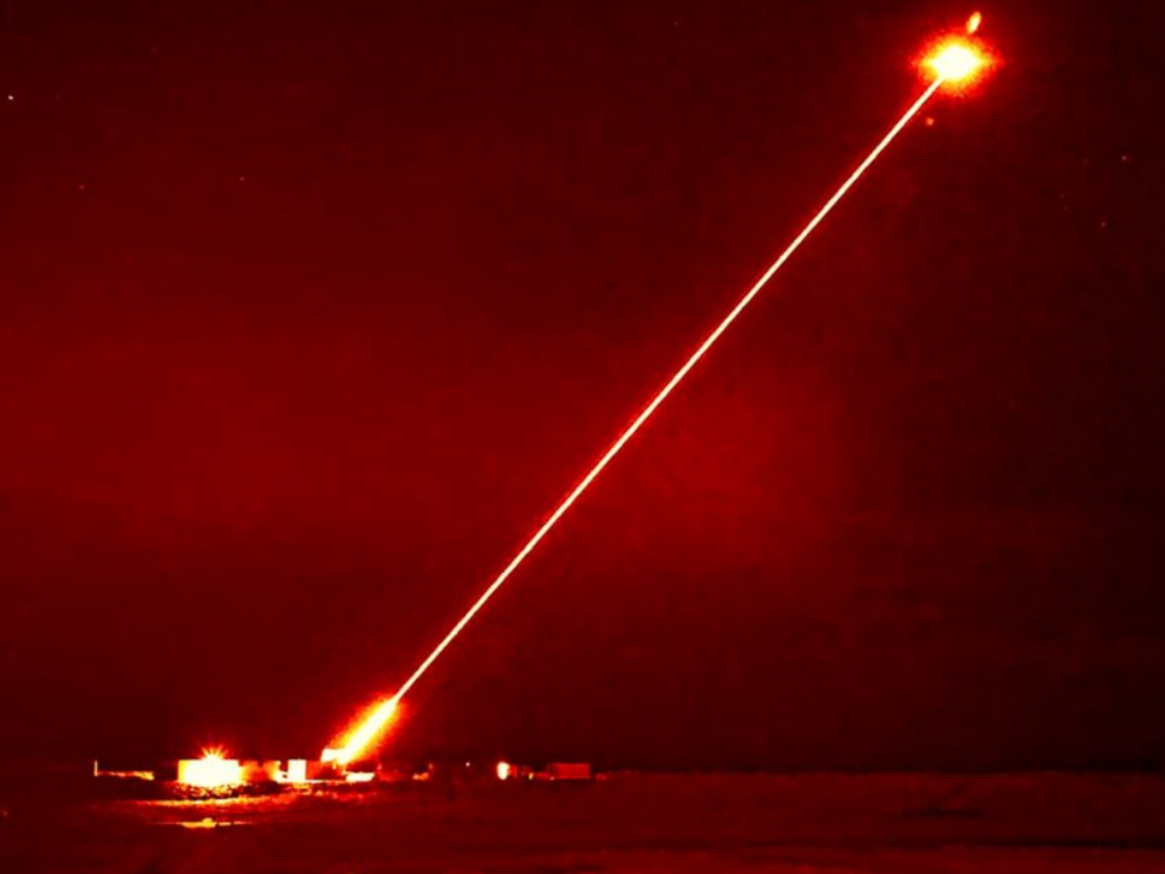 Прототип бойової лазерної установки DragonFire, на думку Шеппса, може допомогти Україні відбивати атаки російських дронів