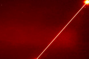 Прототип бойової лазерної установки DragonFire, на думку Шеппса, може допомогти Україні відбивати атаки російських дронів