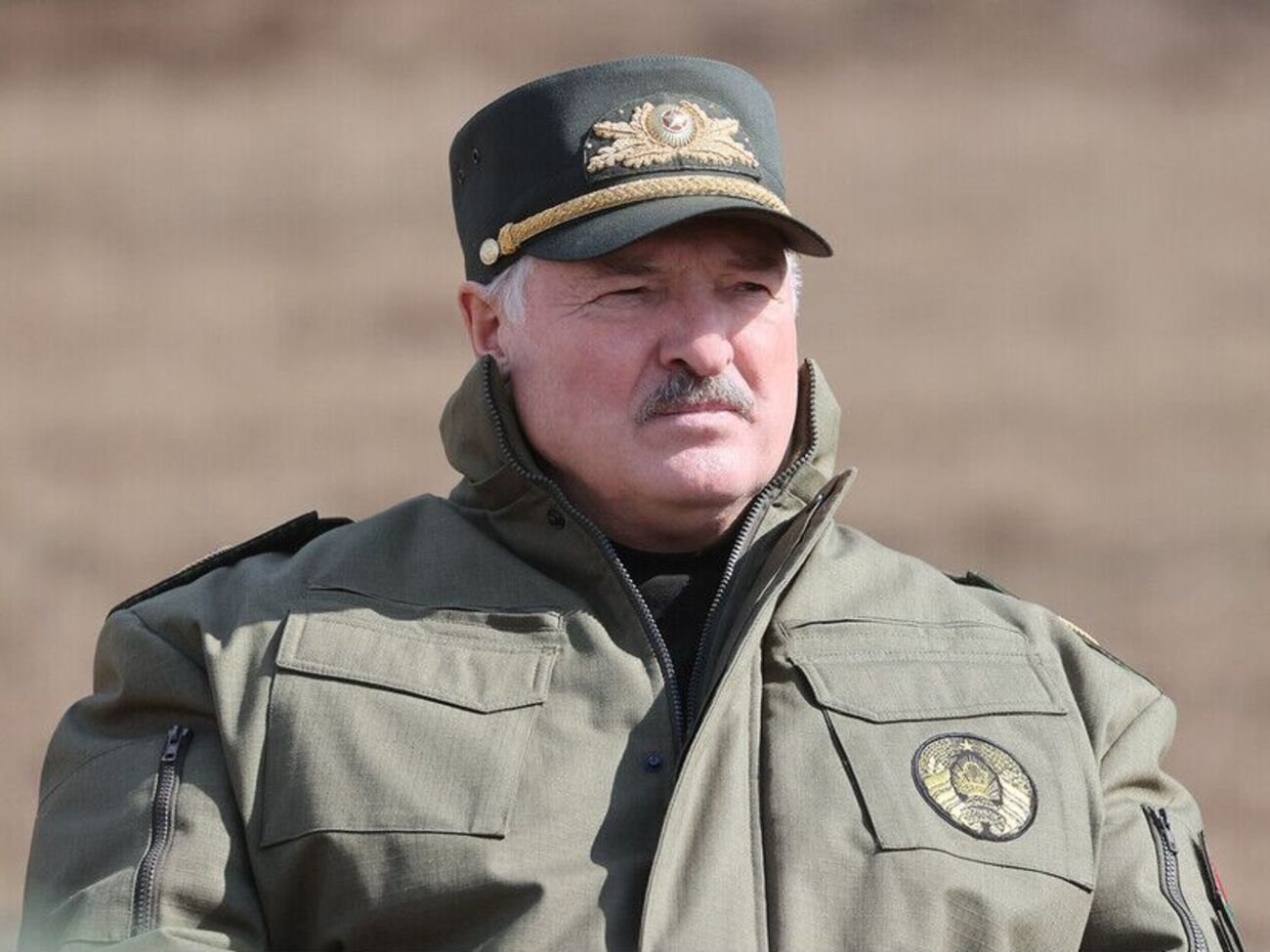 Граница с Украиной "полностью заминирована и забетонирована", отметил Лукашенко