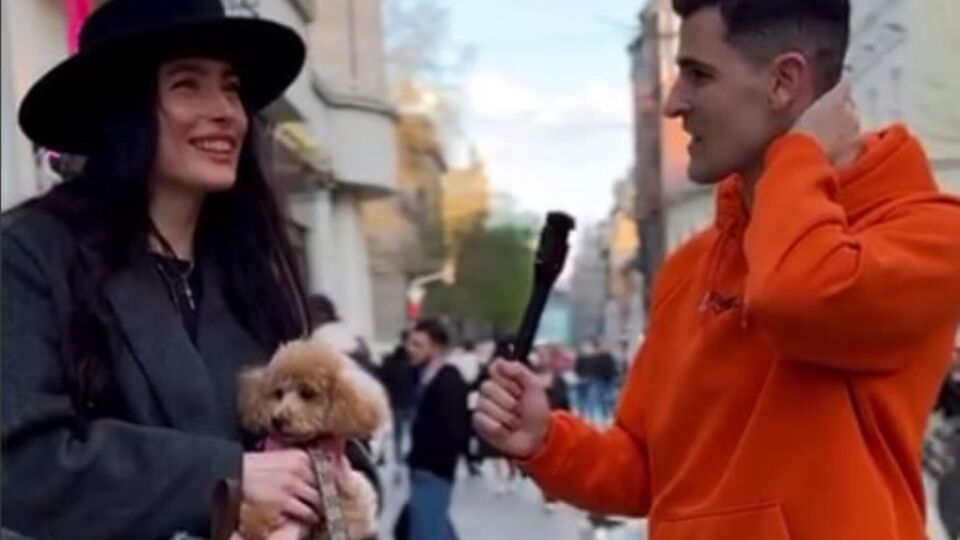 Дрига під час прогулянки Львовом розповіла Ніколасу Кармі, що за капелюшок від українського дизайнера Руслана Багінського заплатила 18 тис. грн