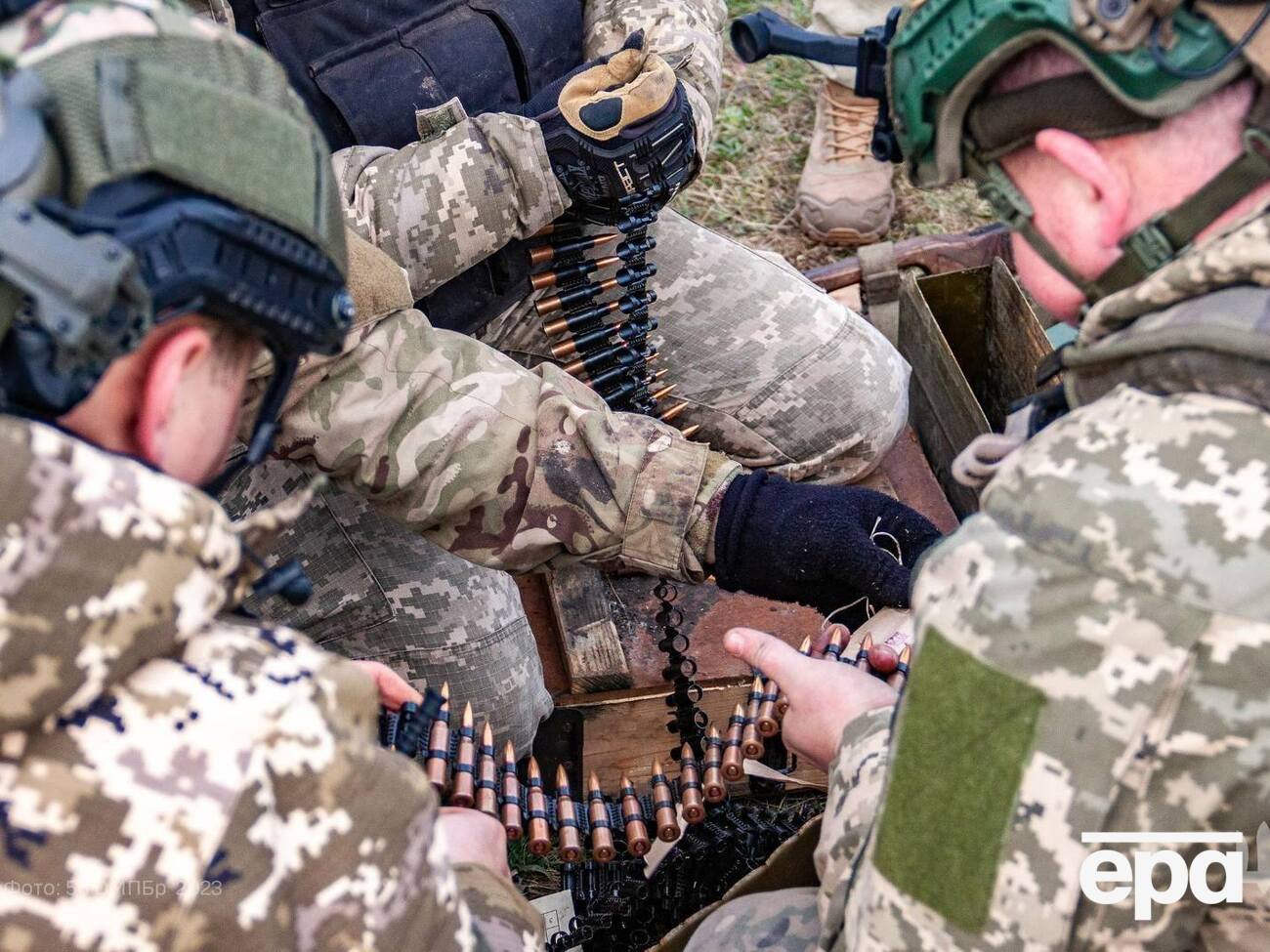 Українська армія потерпає від дефіциту боєприпасів і бійців, загострилися й інші проблеми, і Україна в найгіршій ситуації з початку війни, зазначив співрозмовник Bloomberg