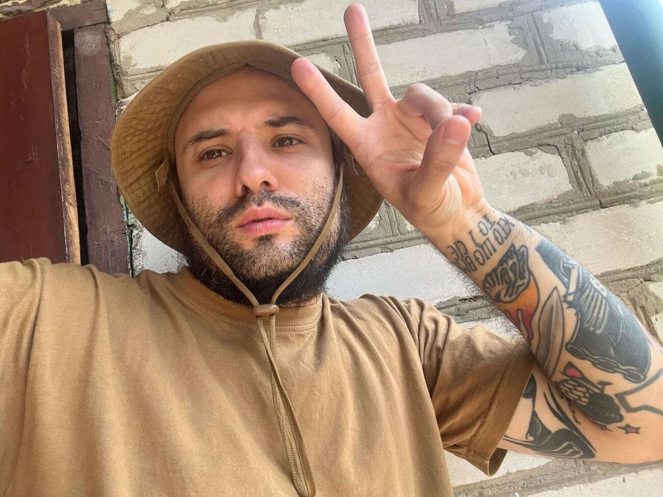 После начала полномасштабной войны Розовый присоединился к бригаде "Азов"