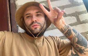 После начала полномасштабной войны Розовый присоединился к бригаде "Азов"