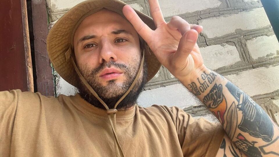 После начала полномасштабной войны Розовый присоединился к бригаде "Азов"