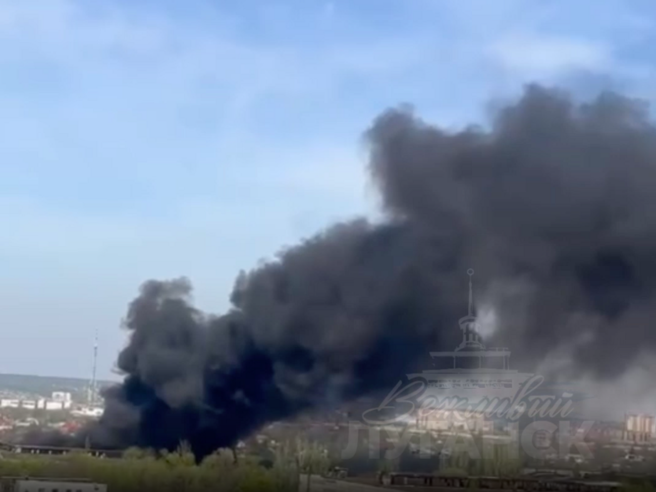 Місце прильоту в Луганську горить