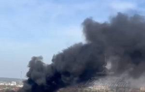 Место прилета в Луганске горит