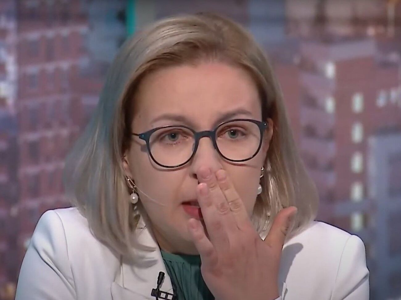 Совсун сказала, что ее муж "за два года едва видел своих детей"