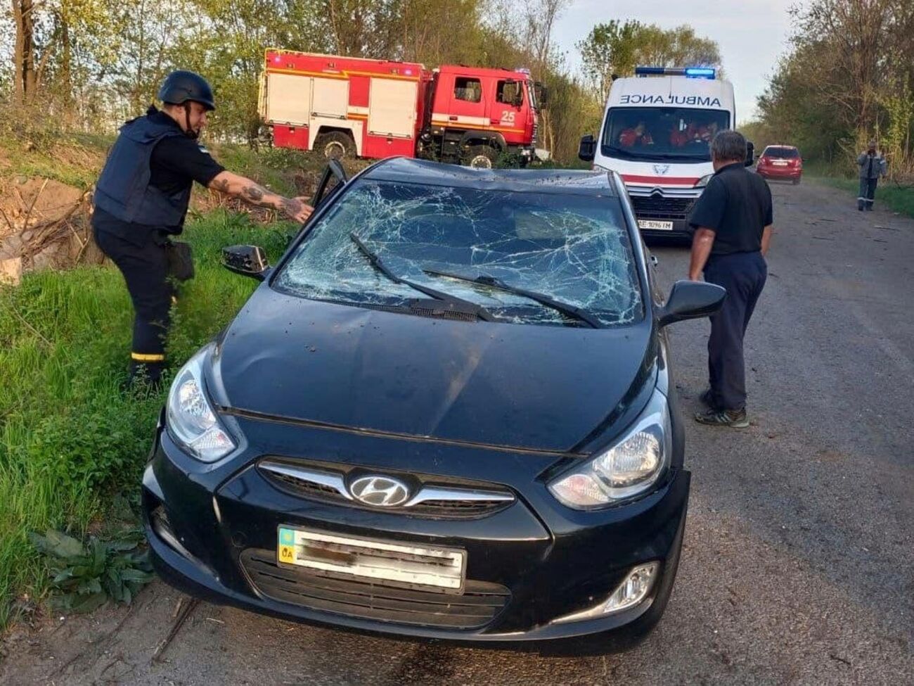 У Любимівській громаді через падіння уламків ракети понівечено автомобіль, зазначили в ОВА