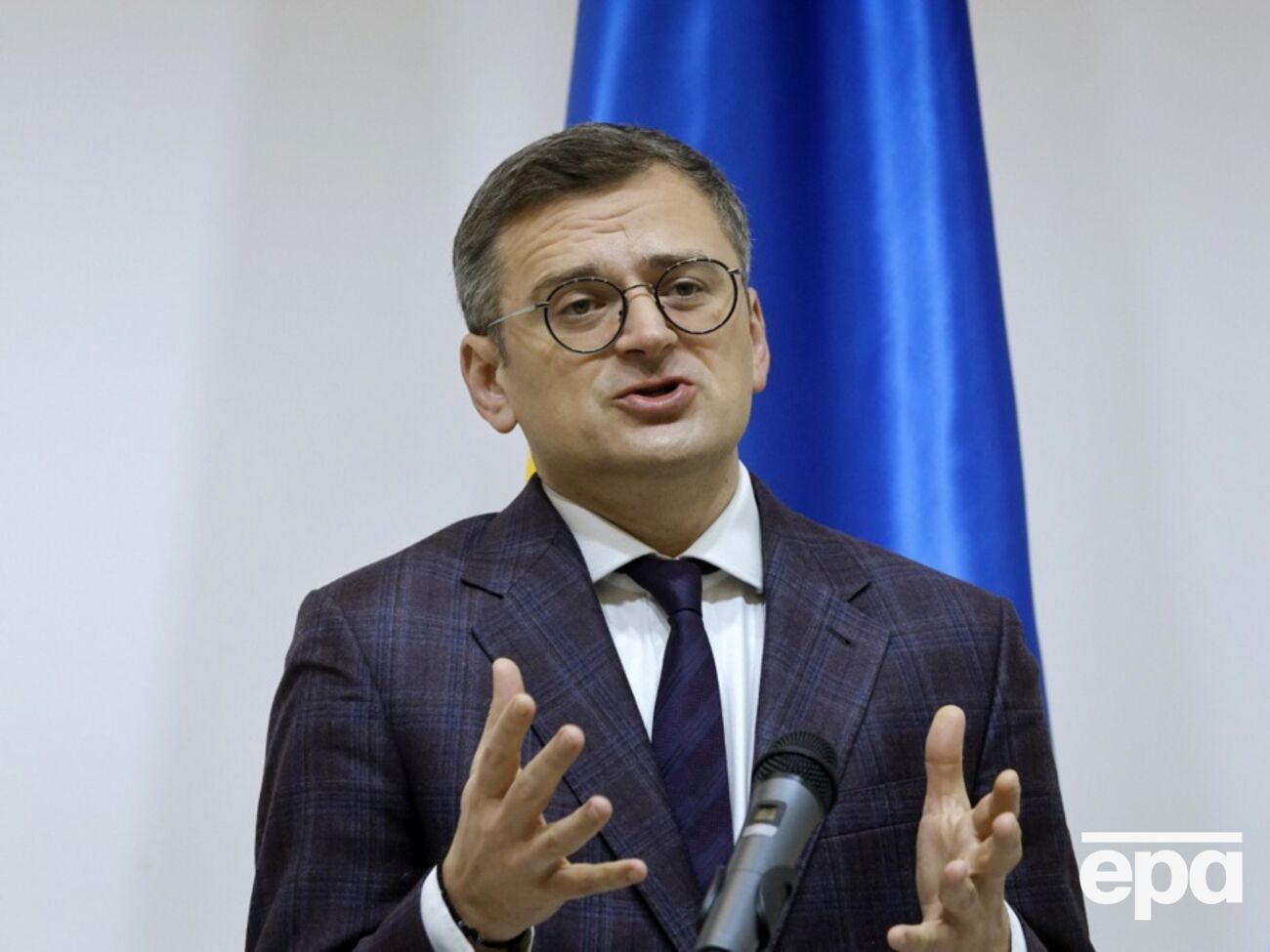 Украина с осени прошлого года регулярно слышит от США сигнал, что в конце концов законопроект будет проголосован, но решения опять нет, отметил Кулеба