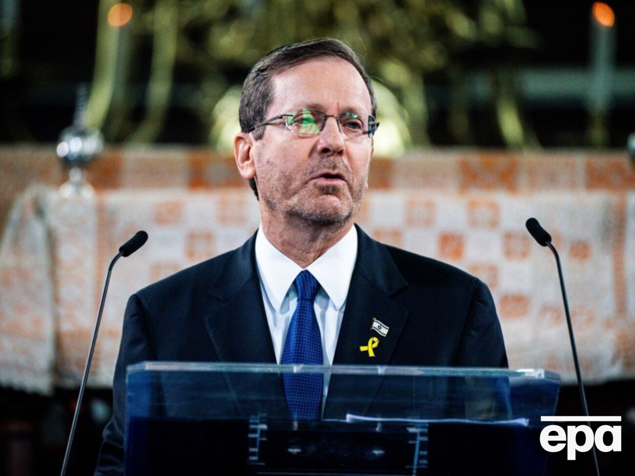 Израиль "рассматривает все варианты" ответа на ракетный и дроновый обстрел Ирана, отметил Герцог