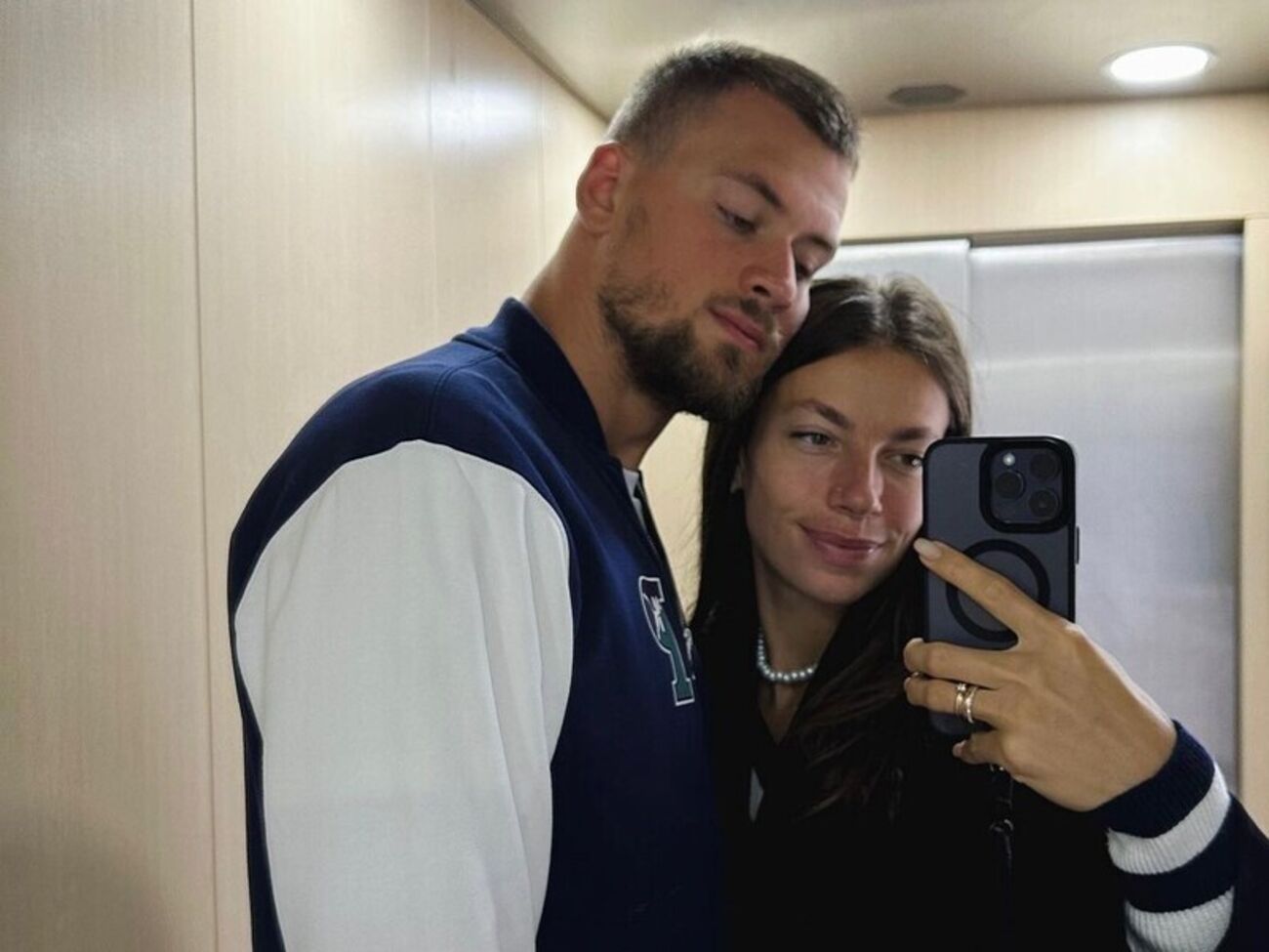 Бех-Романчук заселфилась с мужем