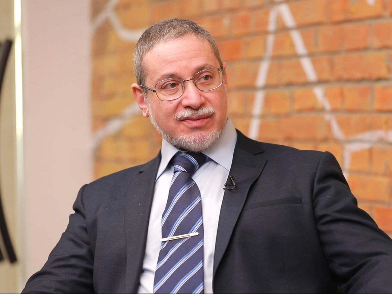 Запад руководствуется интересами, а не ценностями, и защищает тех, кто ему полезен, – а на жертвы, страдания, договоры и международные правила наплевать