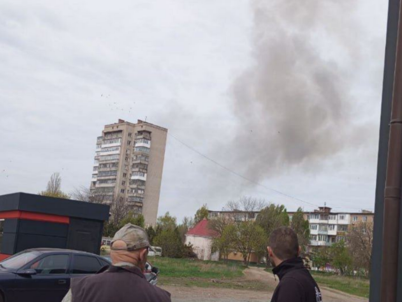 В Бердянске раздались взрывы, их последствия на данный момент неизвестны, Андрющенко заявил о попадании ракет ВСУ по базе оккупантов на одном из заводов
