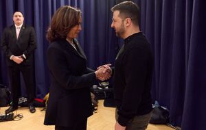 Гарріс і Зеленський у Мюнхені не досягли порозуміння щодо атак України по російських НПЗ, стверджує The Washington Post